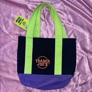 NWT Trader Joes Trick Or Treat Tote Bag 💚🖤